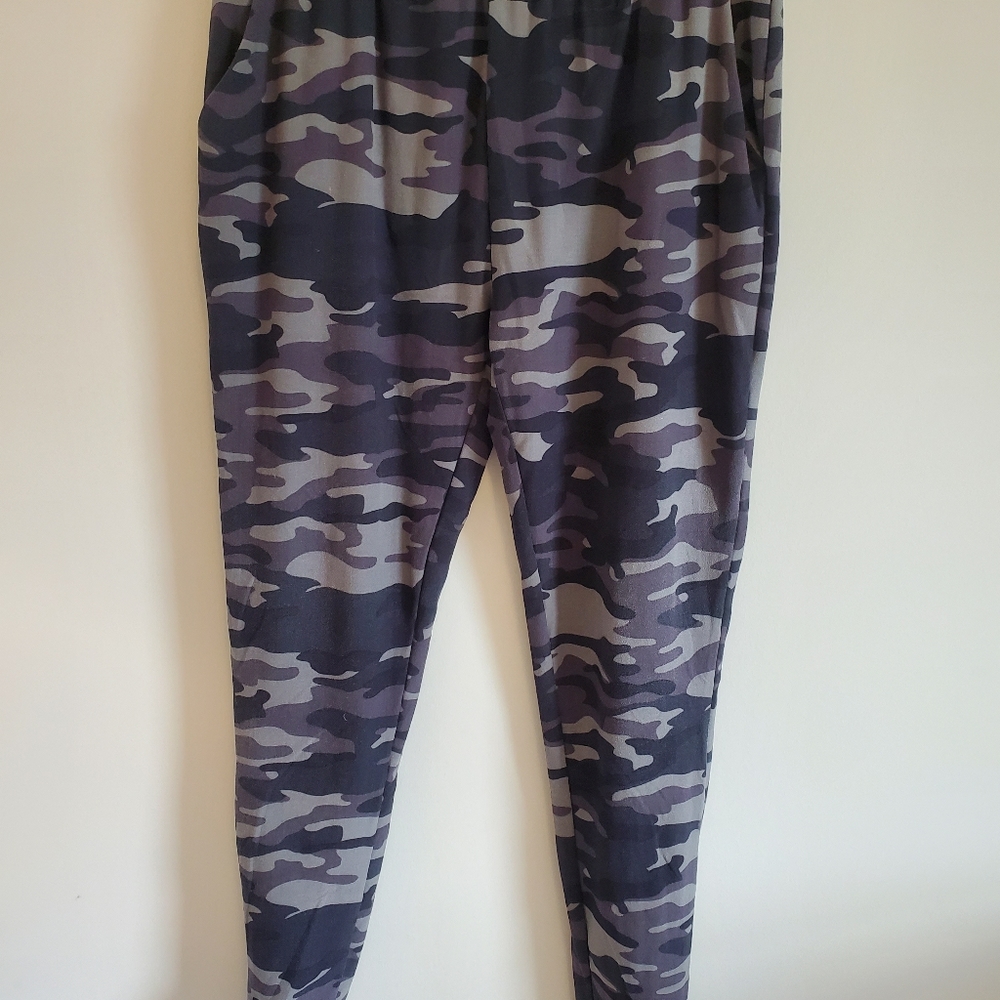 Suzette Stitch Fix camo jogger with pockets girls XXL in Black/Gray